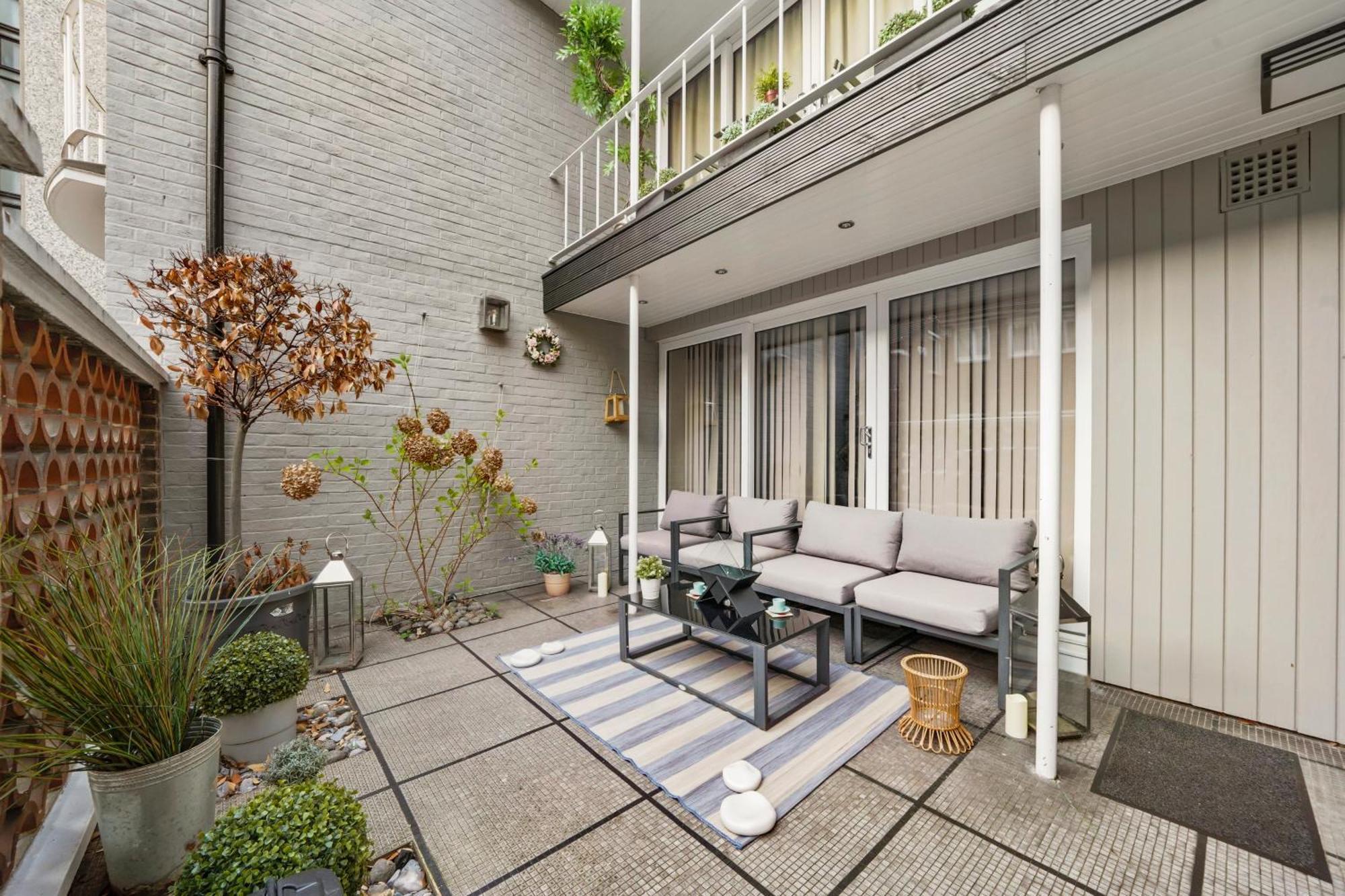 Вилла Mews House London With Private Patio & Parking Экстерьер фото