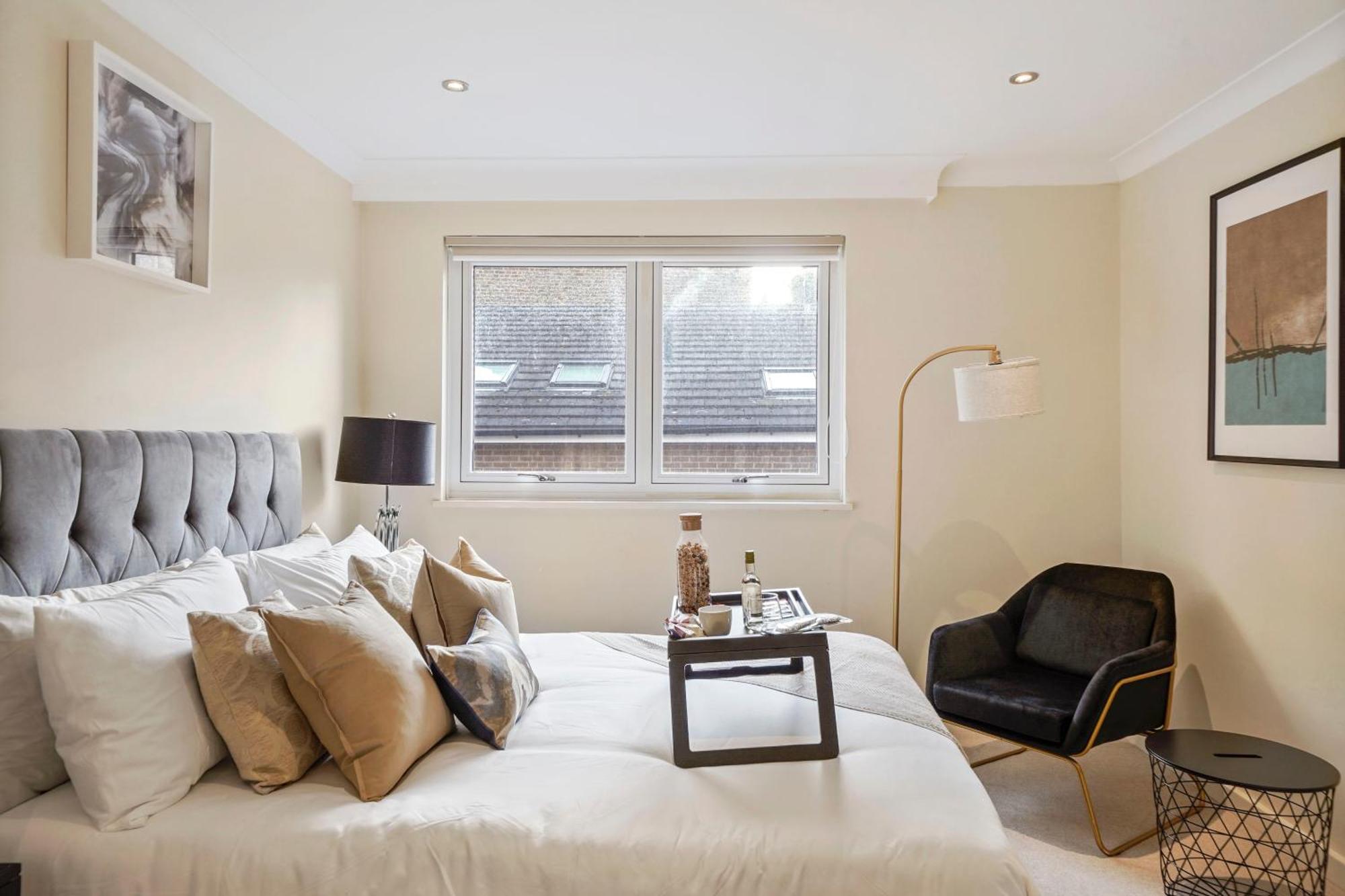 Вилла Mews House London With Private Patio & Parking Экстерьер фото