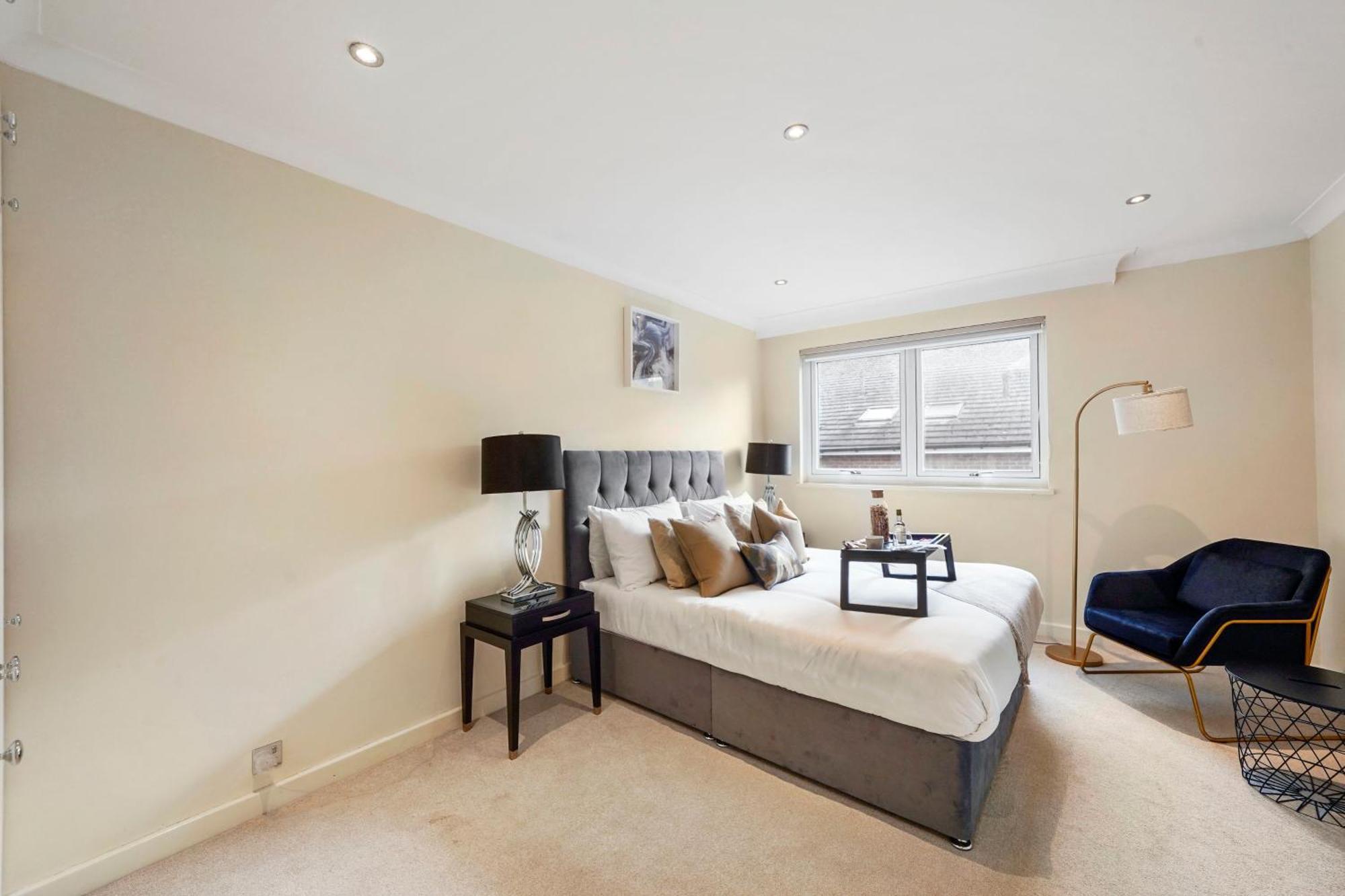 Вилла Mews House London With Private Patio & Parking Экстерьер фото