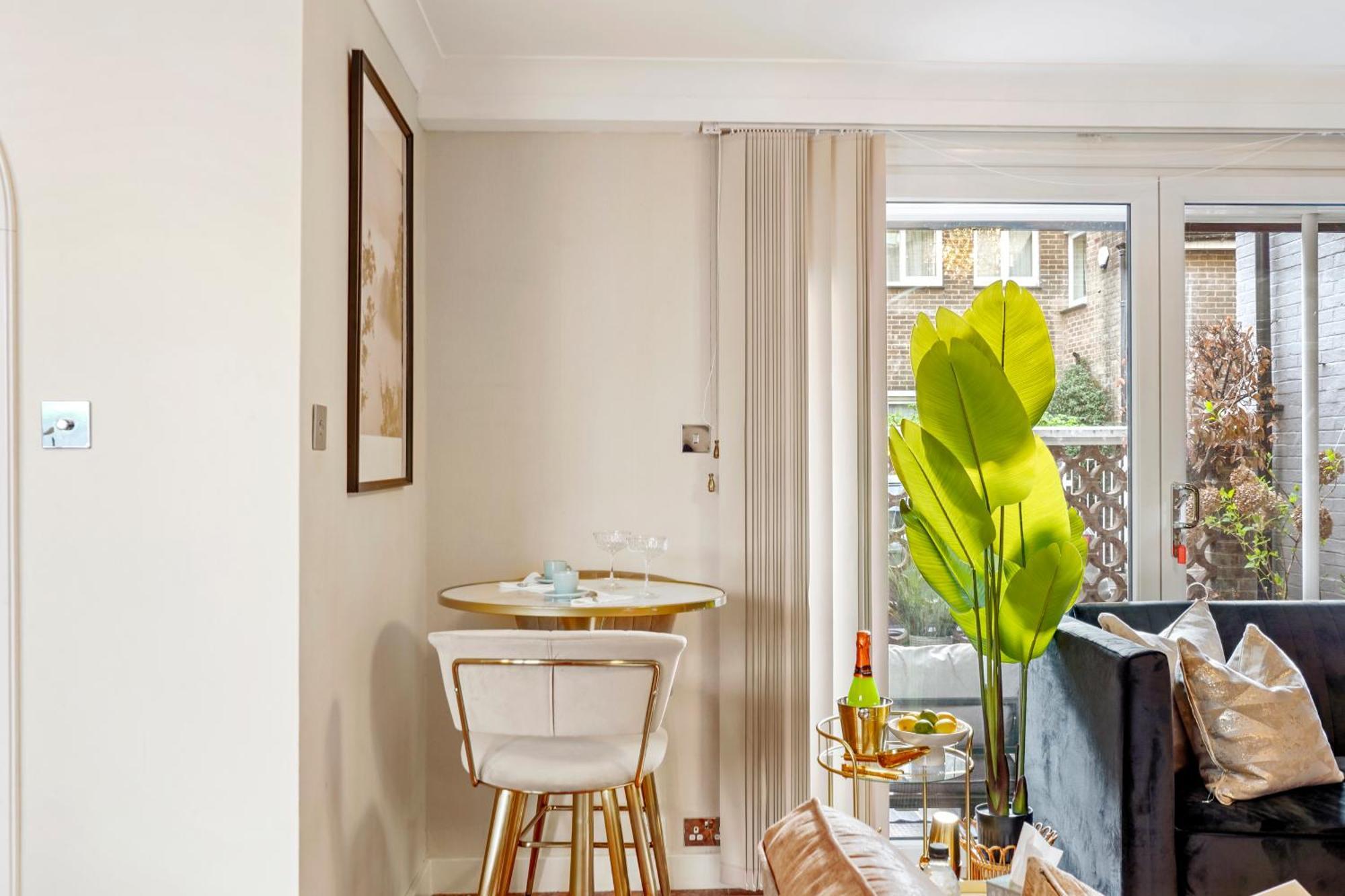 Вилла Mews House London With Private Patio & Parking Экстерьер фото